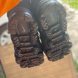 Triple black vapermax plus